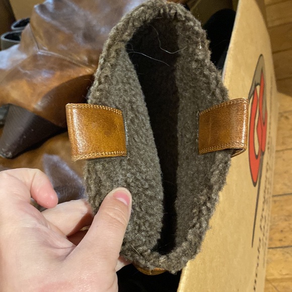 Fashionable tall boots - Picture 3 of 3